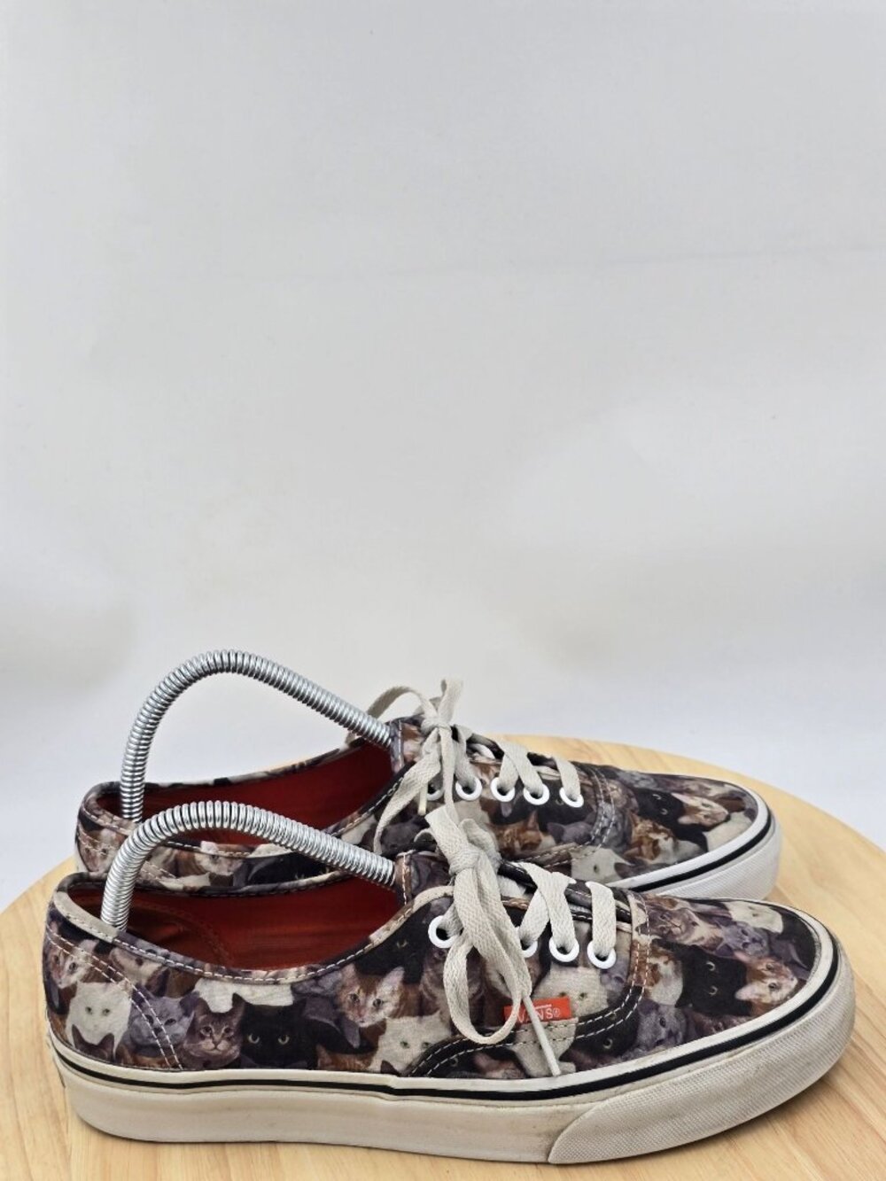 RARE VANS ASPCA Cats Authentic Low Top Shoes Print Kitty Animals Womens sz 9 Men